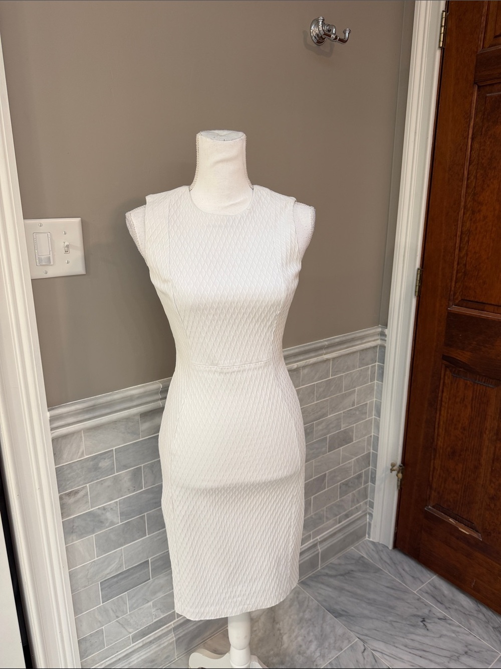 Calvin Klein White Textured Sleeveless Sheath Midi Dress